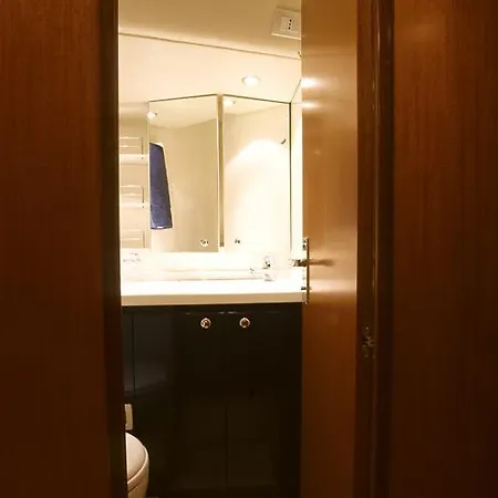Πλωτό κατάλυμα Italo Sailing Yachts Κάλιαρι