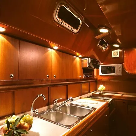 보트호텔 Italo Sailing Yachts 칼리아리