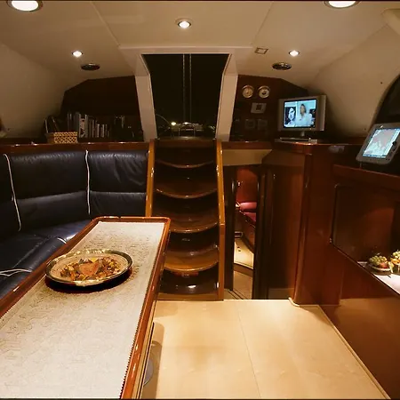 Πλωτό κατάλυμα Italo Sailing Yachts Κάλιαρι