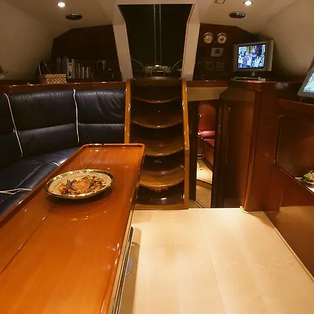 Πλωτό κατάλυμα Italo Sailing Yachts