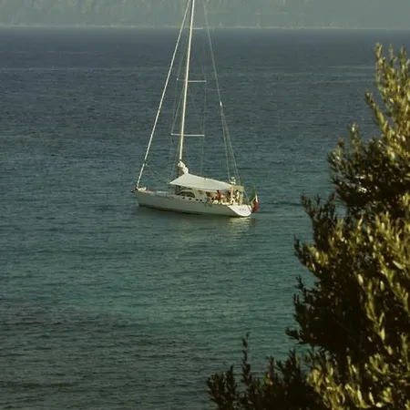 Πλωτό κατάλυμα Italo Sailing Yachts