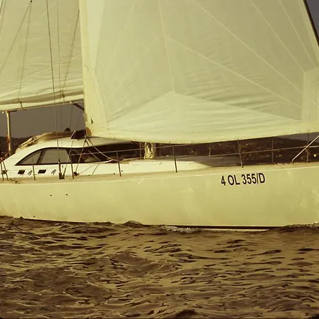 Πλωτό κατάλυμα Italo Sailing Yachts Κάλιαρι