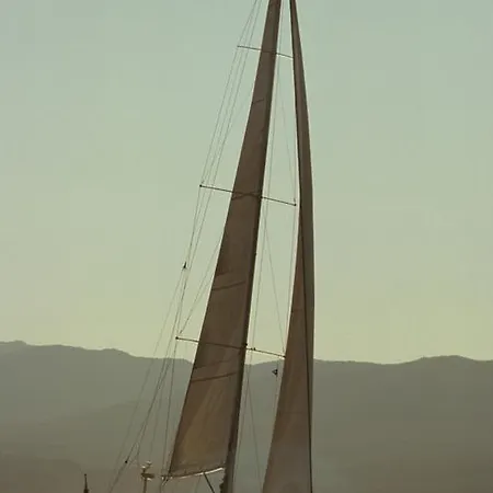 Πλωτό κατάλυμα Italo Sailing Yachts