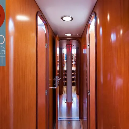 Πλωτό κατάλυμα Italo Sailing Yachts