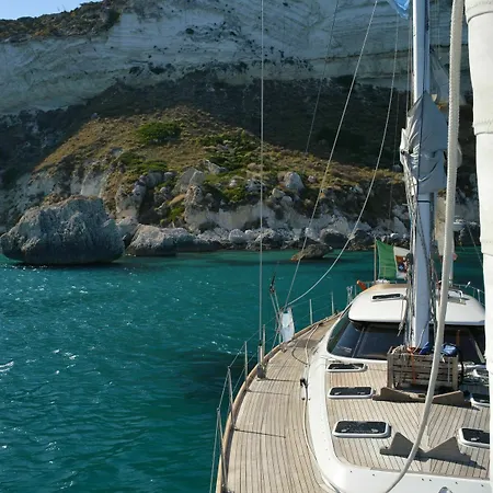 Πλωτό κατάλυμα Italo Sailing Yachts
